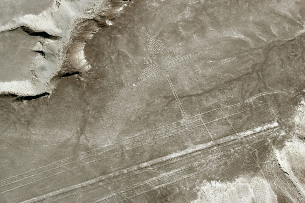Geoglifo di Nazca a forma di colibrì