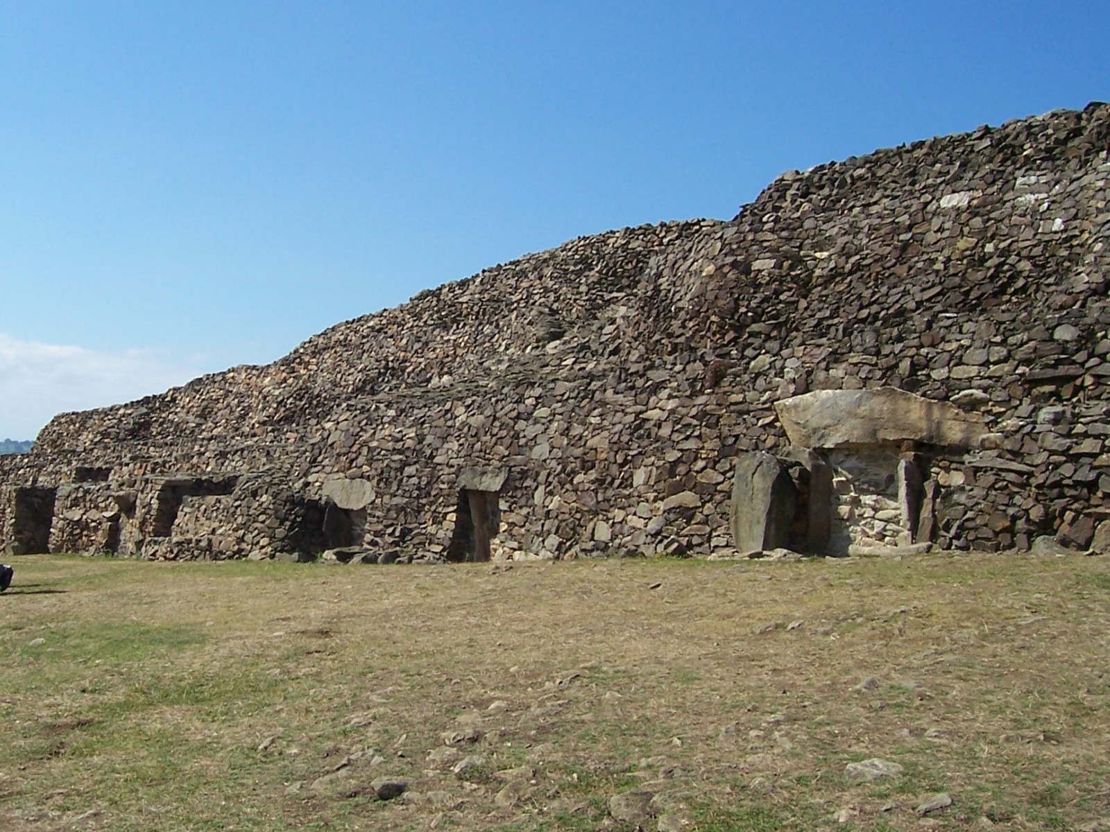 IL TUMULO DI BARNENEZ: il più antico monumento megalitico dell’Europa continentale